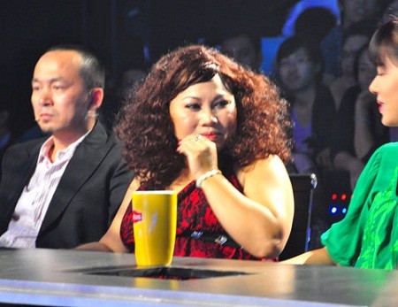 Siu Black trong vai trò giám khảo Vietnam Idol 2010 cùng với nhạc sĩ Quốc Trung và Diễm Quỳnh.